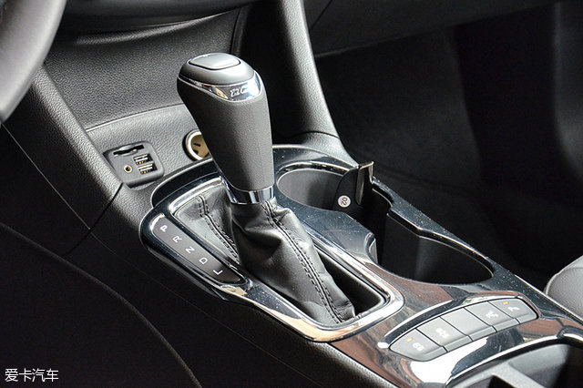 西安13年雪佛兰科鲁兹两厢,雪佛兰1.4t科鲁兹两厢二手车