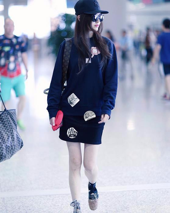 杨幂唐嫣卫衣怎么搭,杨幂唐嫣穿什么裤子好看