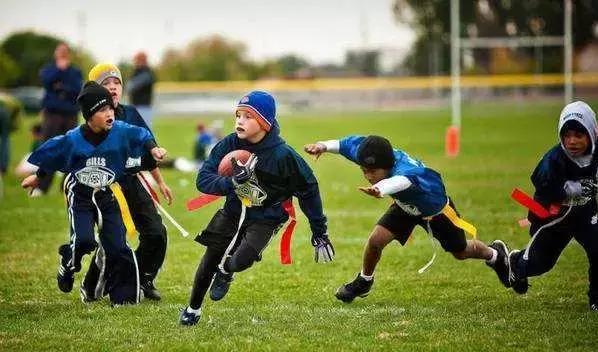 学校不让穿名牌鞋买哪种,学校不允许穿耐克阿迪达斯