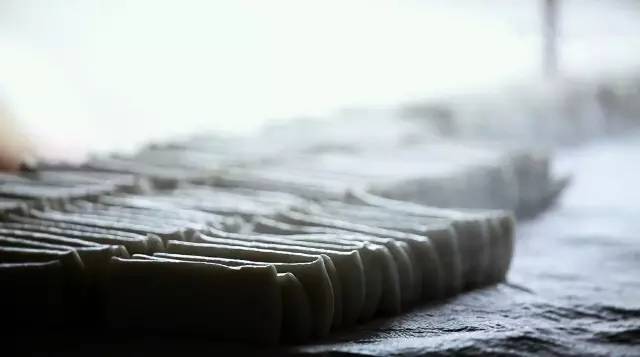 80后老师辞职回乡创业,80后教师辞职卖肉夹馍