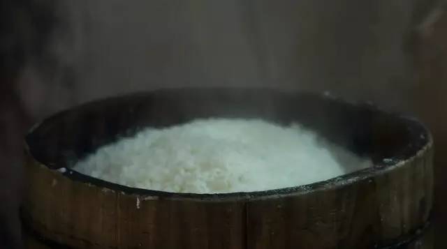 80后老师辞职回乡创业,80后教师辞职卖肉夹馍