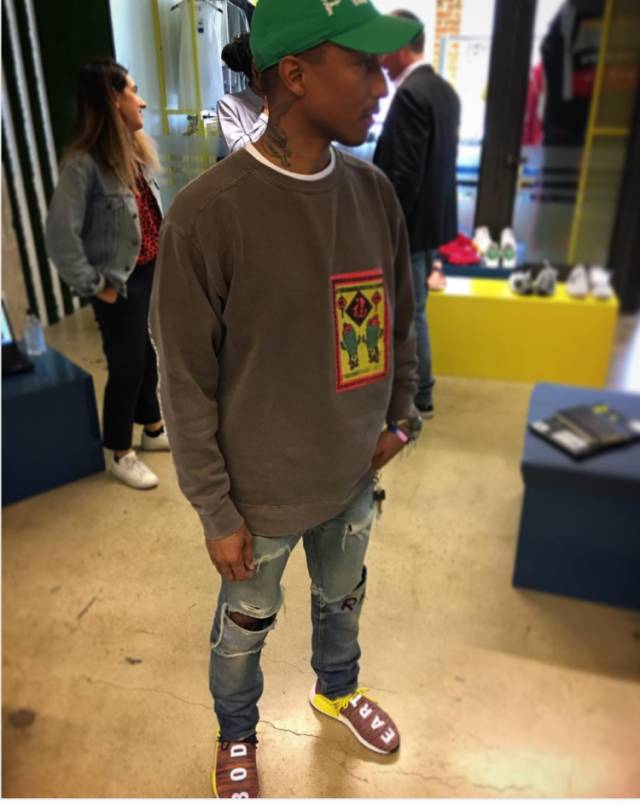 韩国明星上脚yeezy,yeezy白斑马