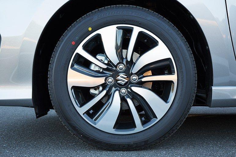 铃木雨燕2024款沉浸式体验,铃木雨燕1.5装机械增压