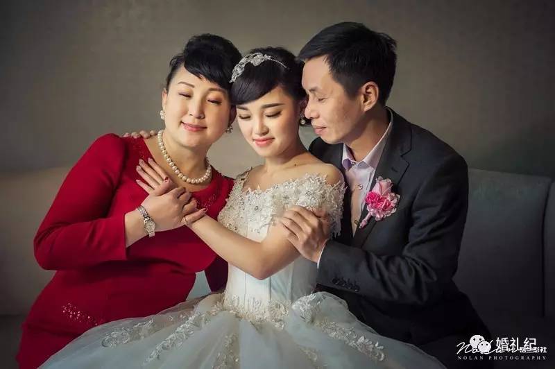 刘诗诗礼服陈妍希礼服,陈妍希陈晓婚礼母亲致辞