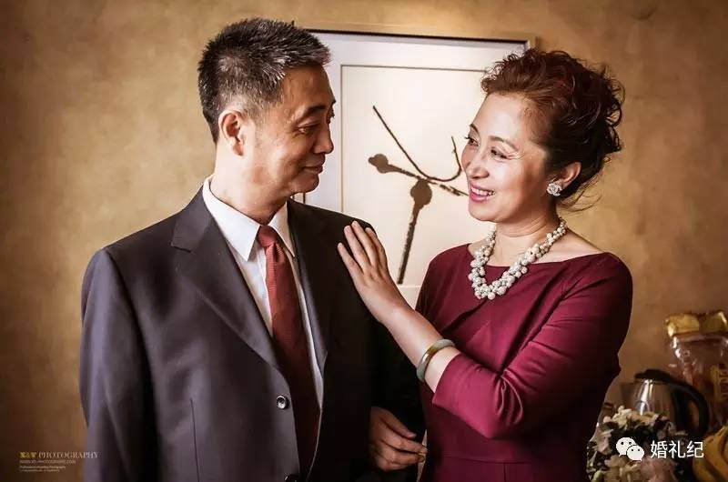 刘诗诗礼服陈妍希礼服,陈妍希陈晓婚礼母亲致辞