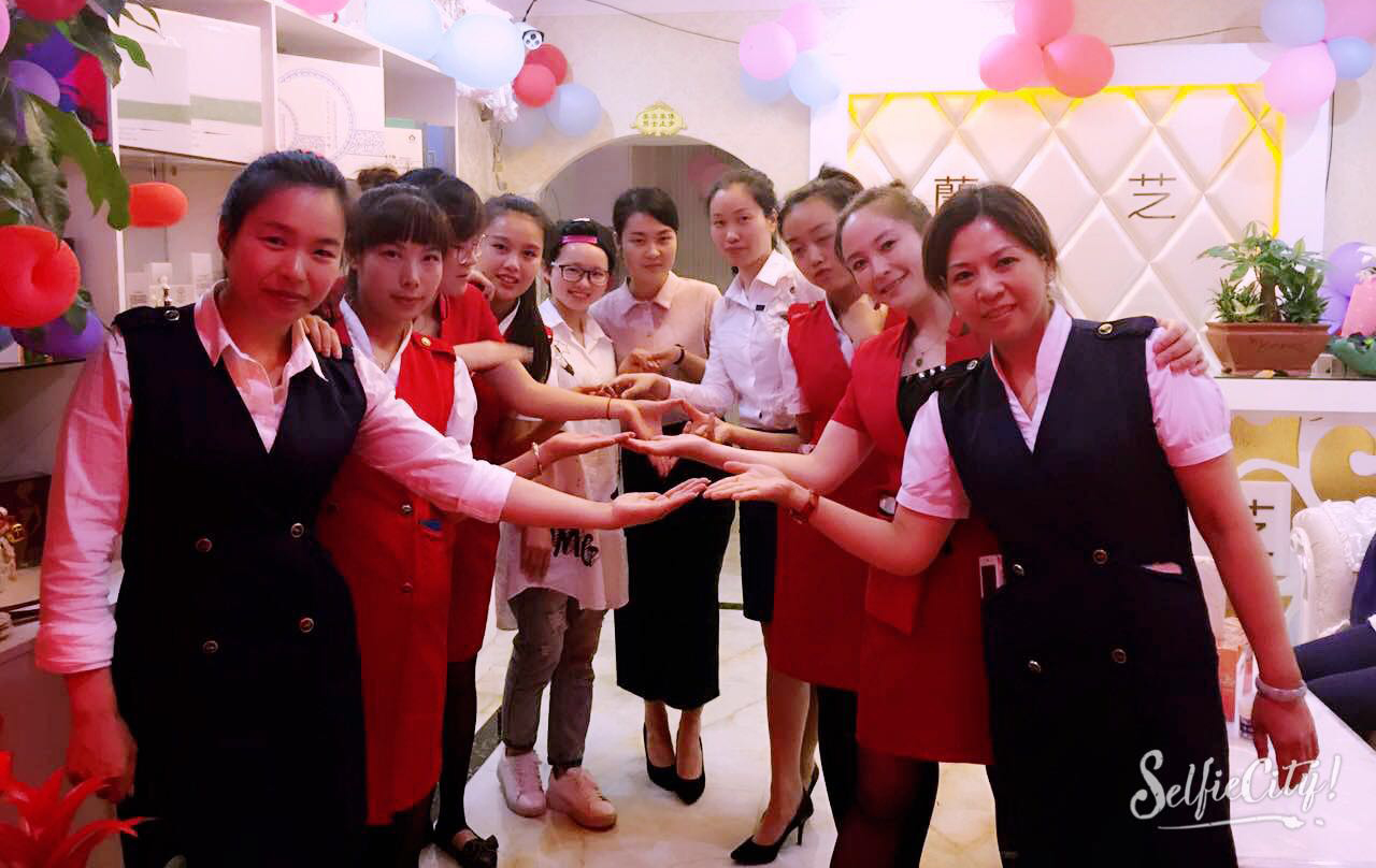 学了美容却去做保险,月薪4万的她为何选择合伙开美容院?