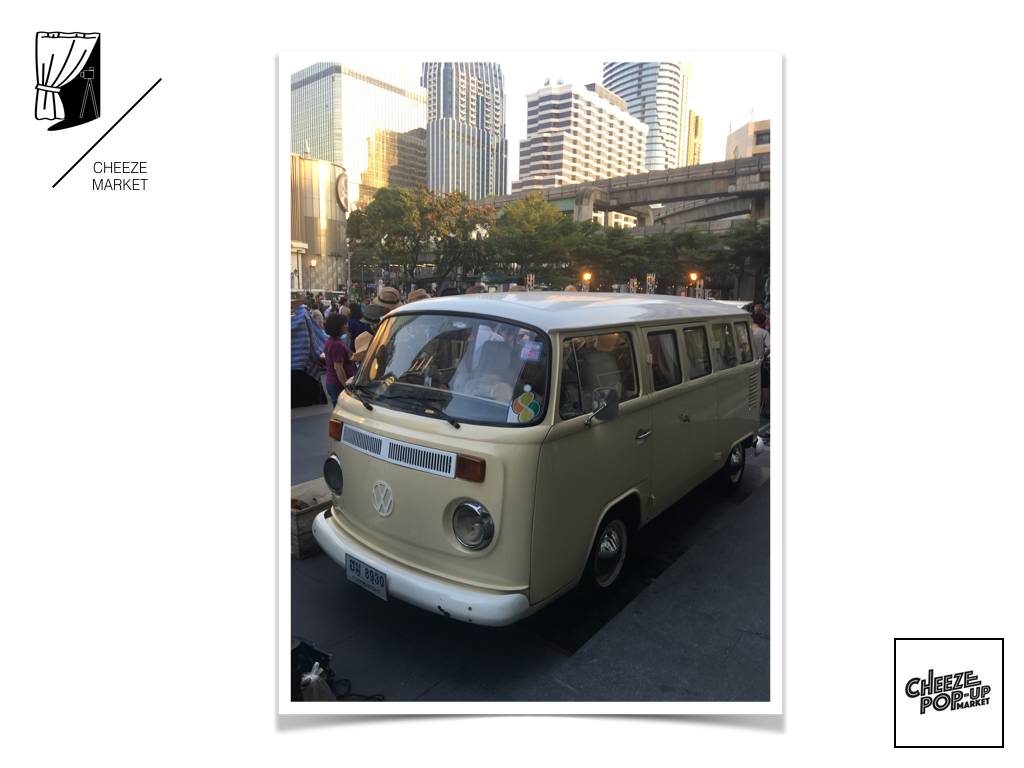 在曼谷,人妖+精油按摩文化市集