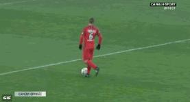 佩里西奇挑传禁区了吗,佩里西奇射门出了底线