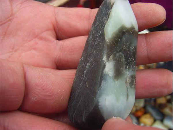 和田墨玉桃花石值钱吗,桃花石和田玉