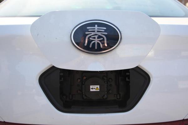 比亚迪秦100油电混合使用感受,比亚迪秦100和秦80怎么区别