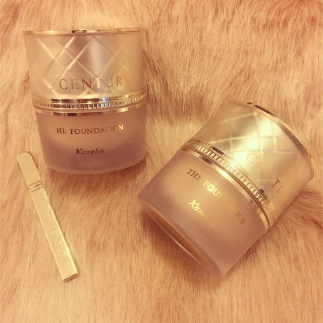 8款干皮自用热门底妆粉底大评测 (新手底妆最好用什么粉底)