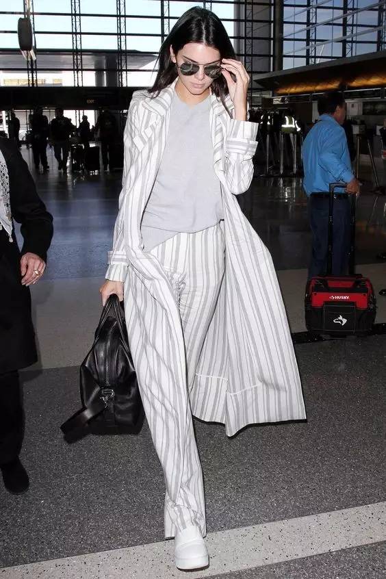 TA才是肯豆真爱｜流水的时尚造型铁打的小白鞋