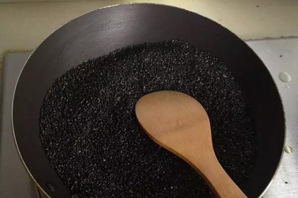 黑糖加什么喝补血养颜 (黑糖与什么搭配可补气血)