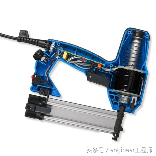 锂电钉枪实用不,电动钉枪如何不冒钉