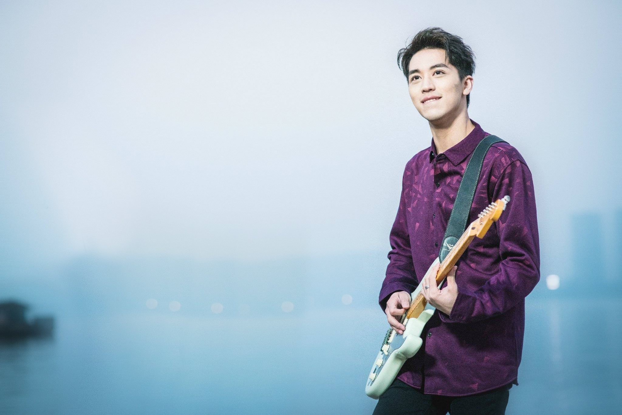 那些公认难穿的颜色,90后艺人许魏洲是怎么HOLD住的?