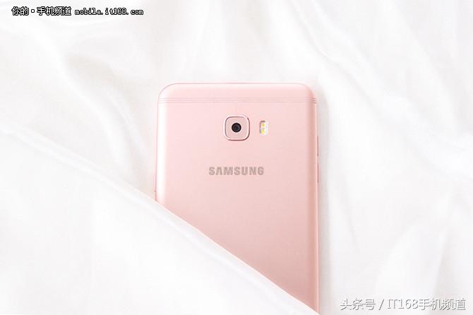 定位中端主打娱乐体验三星GalaxyC7Pro评测