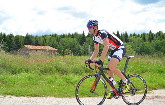 为什么骑自行车发力膝盖特别疼,为什么骑自行车伤膝盖