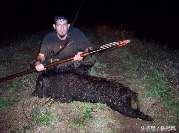 美女手上拿的是什么？猎杀最凶猛动物的复古*器武**