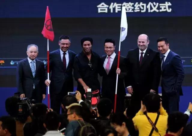 世界足球名人小罗,世界足球第一人小罗