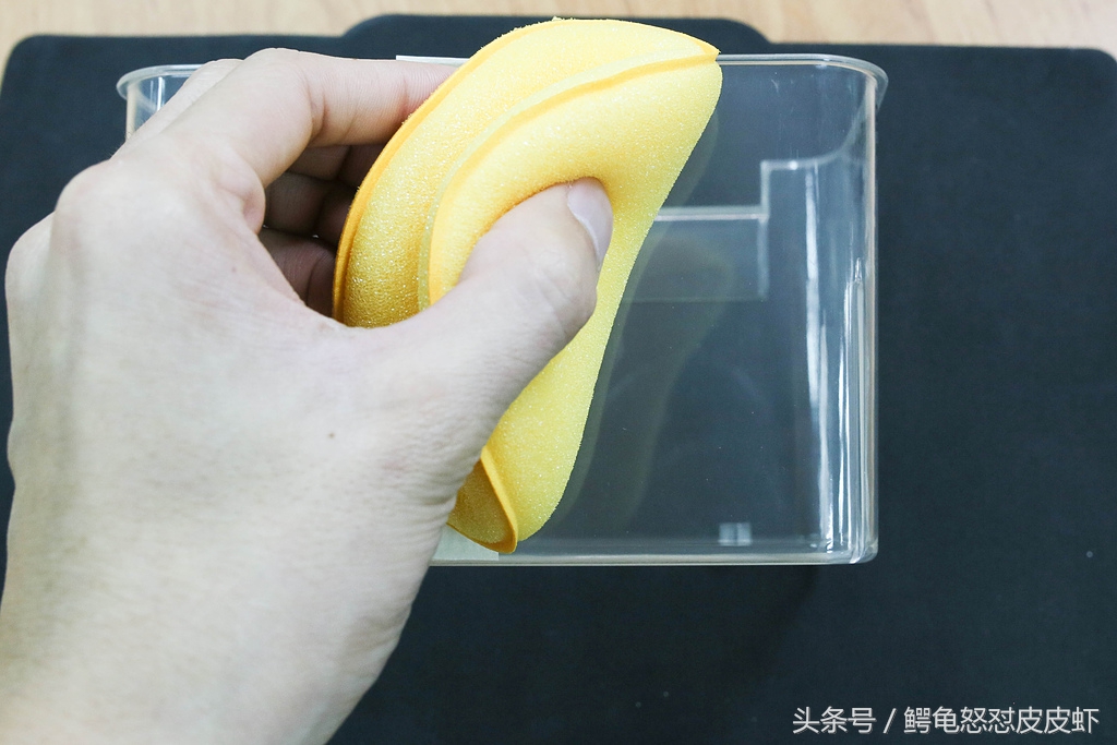 鱼缸刮伤怎么修复,鱼缸底如何防刮伤