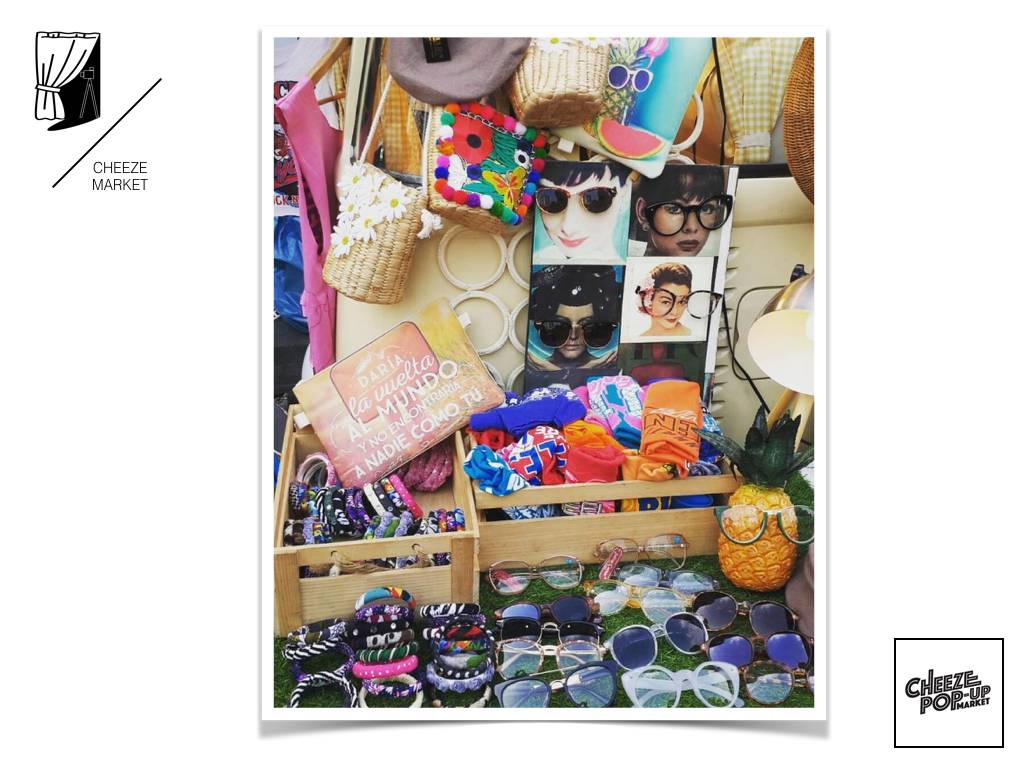 在曼谷,人妖+精油按摩文化市集