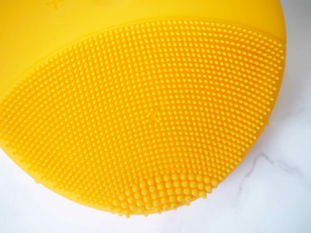 迪丽热巴关晓彤同款洗脸神器大PK！科莱丽vs露娜谁更好用？