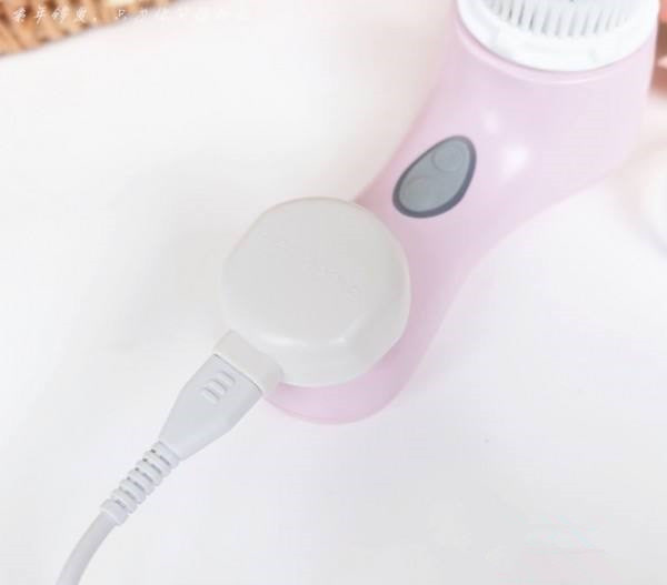 迪丽热巴关晓彤同款洗脸神器大PK！科莱丽vs露娜谁更好用？