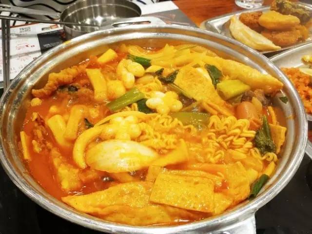 比起满街的购物店，我却在这里吃到腰带崩开