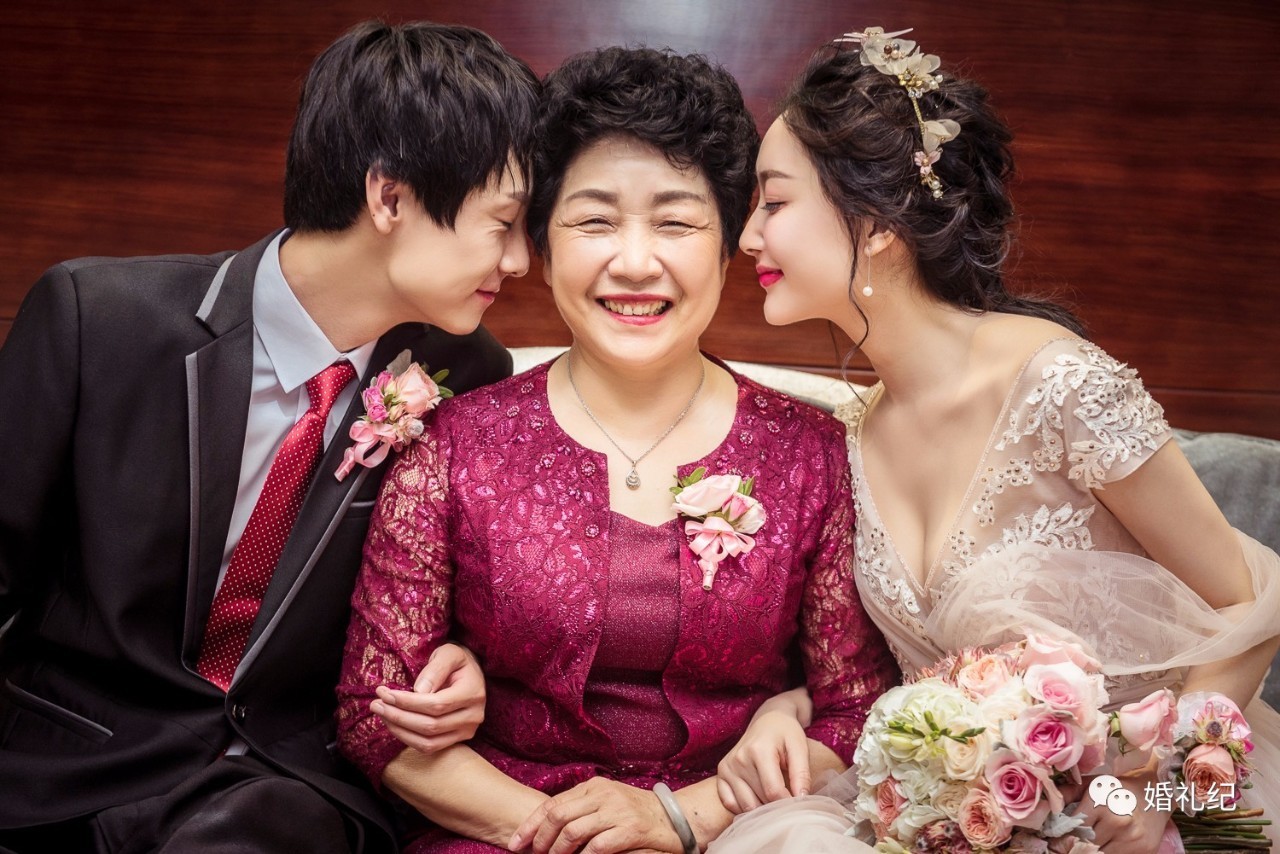 刘诗诗礼服陈妍希礼服,陈妍希陈晓婚礼母亲致辞