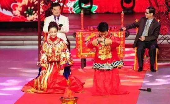 娱乐圈模范夫妻离婚的有哪些,曾经公开秀恩爱如今传出婚变