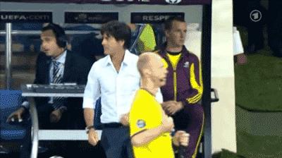 这些足球场的逗比不去演戏简直太可惜了，奥斯卡欠他们一座奖杯！