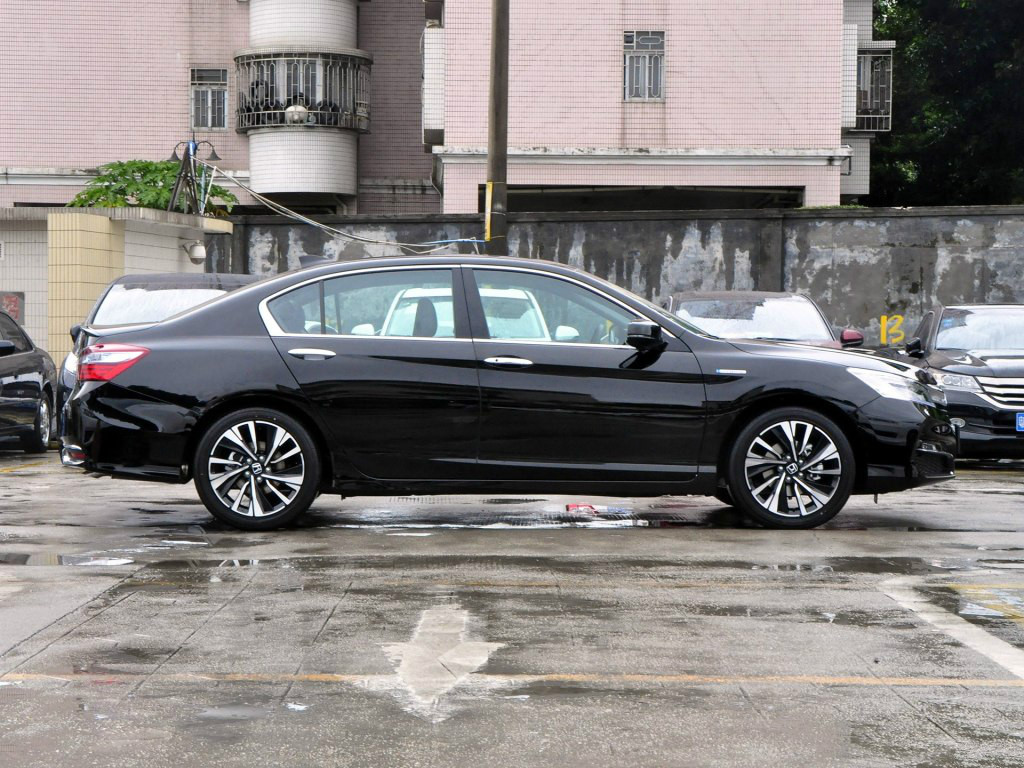 放弃本田雅阁选择了丰田凯美瑞,放弃凯美瑞雅阁选了阿特兹