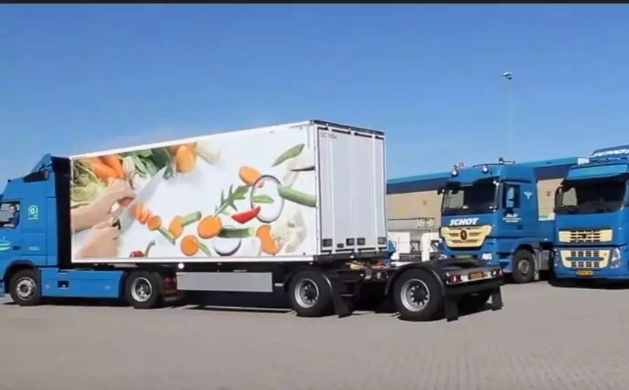 火车如何在公路上跑,公路火车如何控制转向