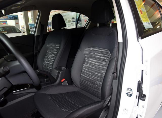 雪佛兰科沃兹年轻人的绝佳选择,后起之秀雪佛兰科沃兹购车首选