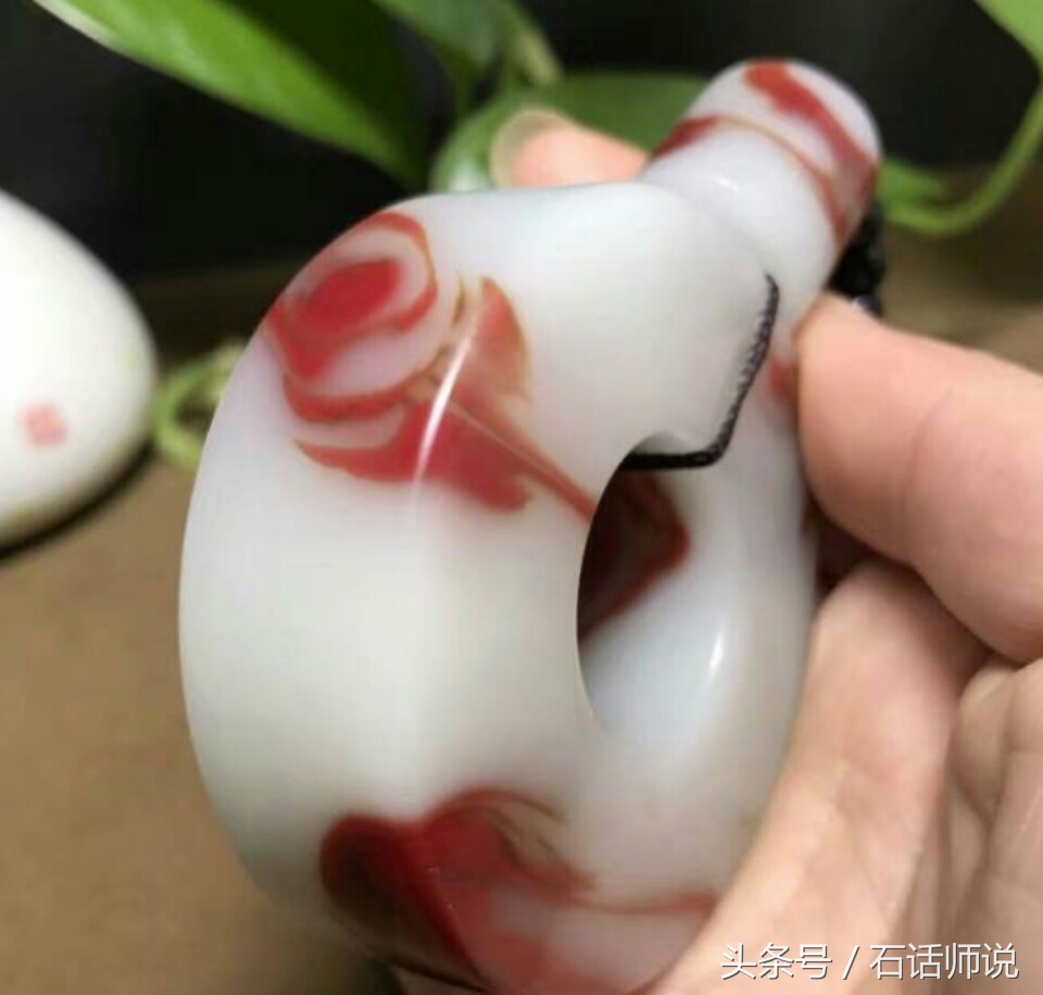 外蒙料七彩玛瑙鸡血玉贵吗,鸡血红玛瑙