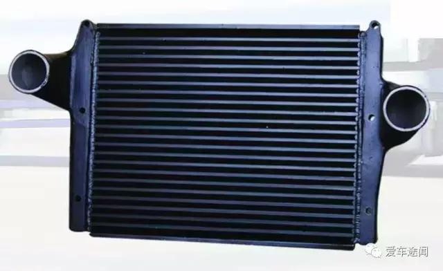 为什么有些车的引擎盖那么重,为什么有的车引擎盖下面还有一层