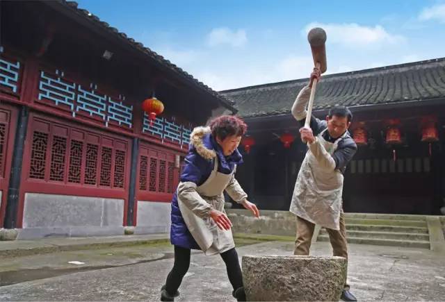 80后老师辞职回乡创业,80后教师辞职卖肉夹馍