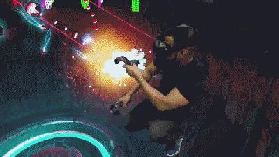 被vr吓到尖叫颤抖,开枪vr游戏