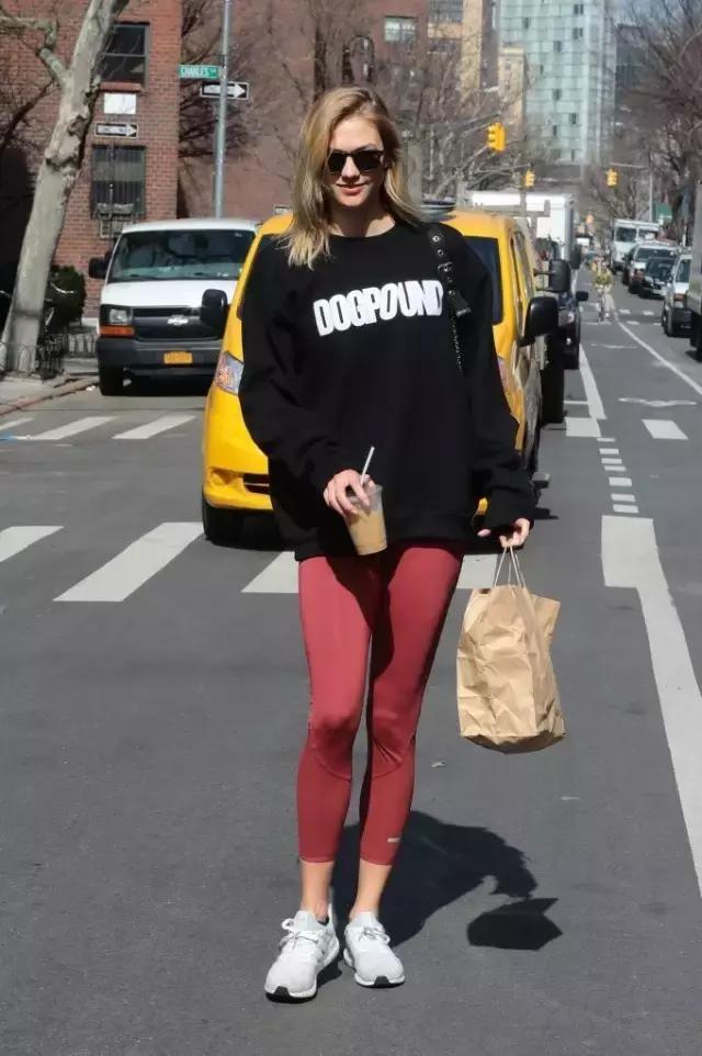 韩国明星上脚yeezy,yeezy白斑马