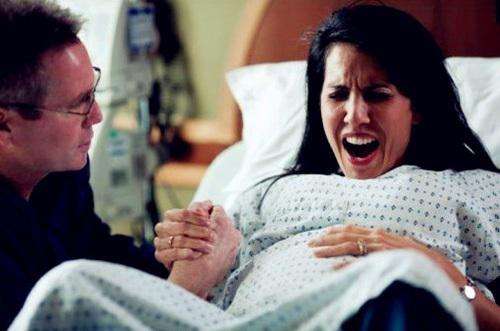 顺产产科医生接生的步骤,生孩子顺产接生婆是怎样接生的