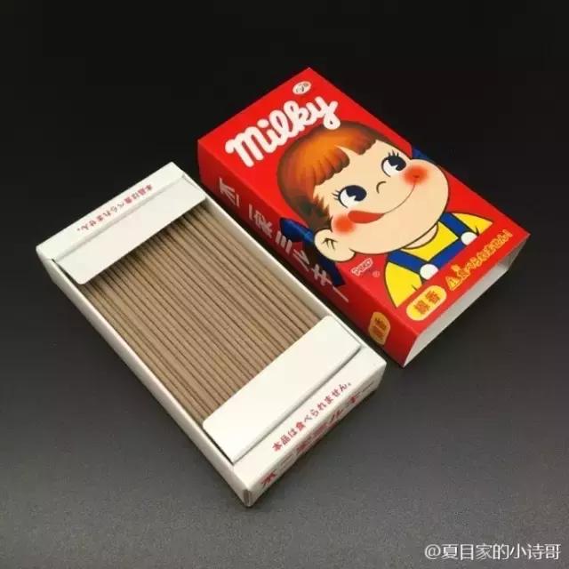 李健唱歌的变化,李健露脚踝