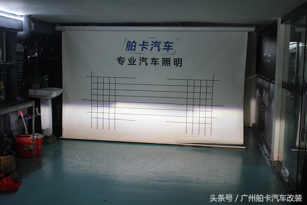 本田车灯怎么都不带透镜,本田改了透镜不开近光远光能闪吗