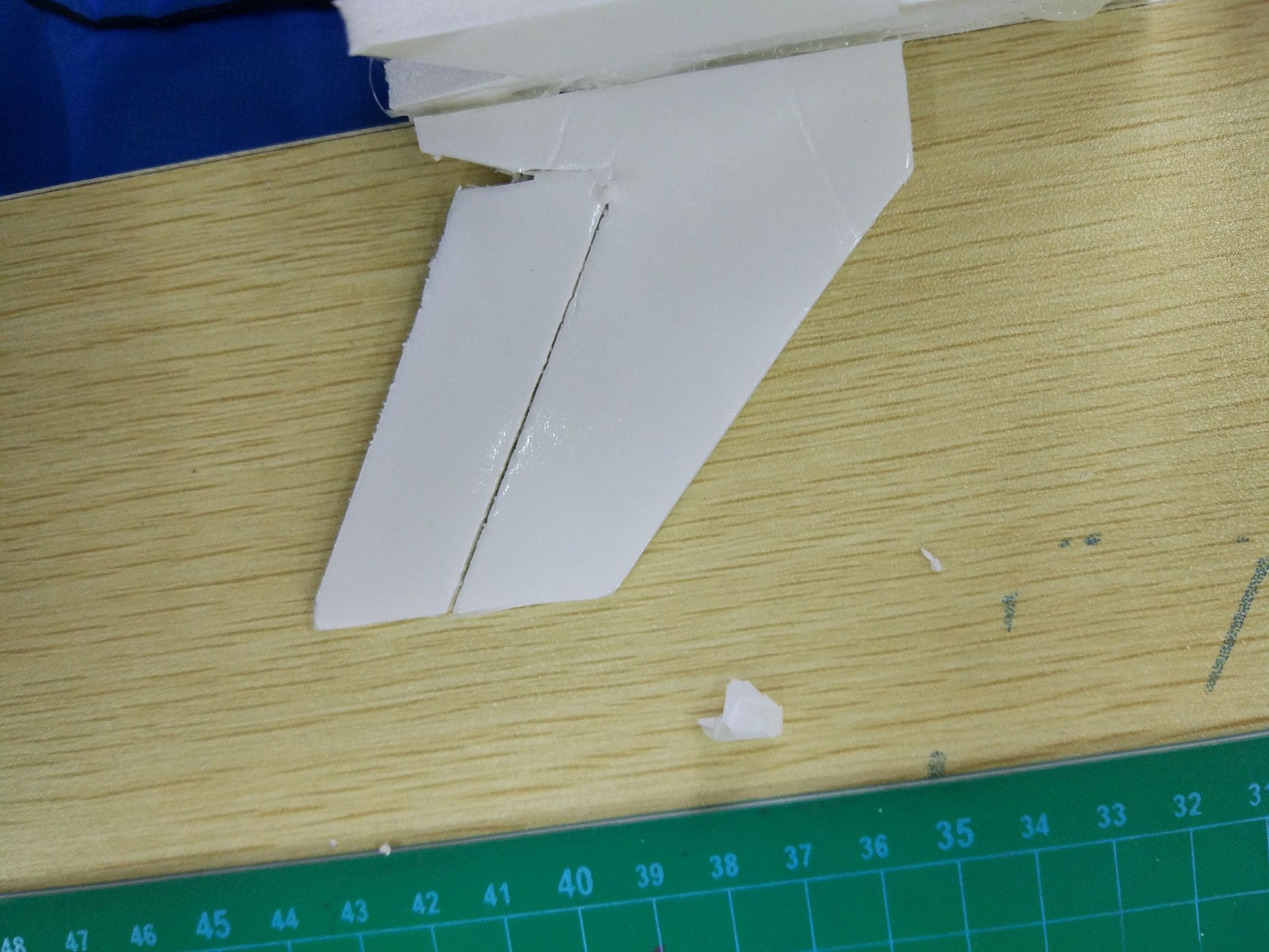 不用逛某宝某东,自己亲手制作一架遥控小飞机,飞着超爽