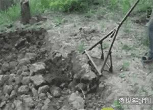 十条笑话：老师从后门窜进来，对我说了句；没收！