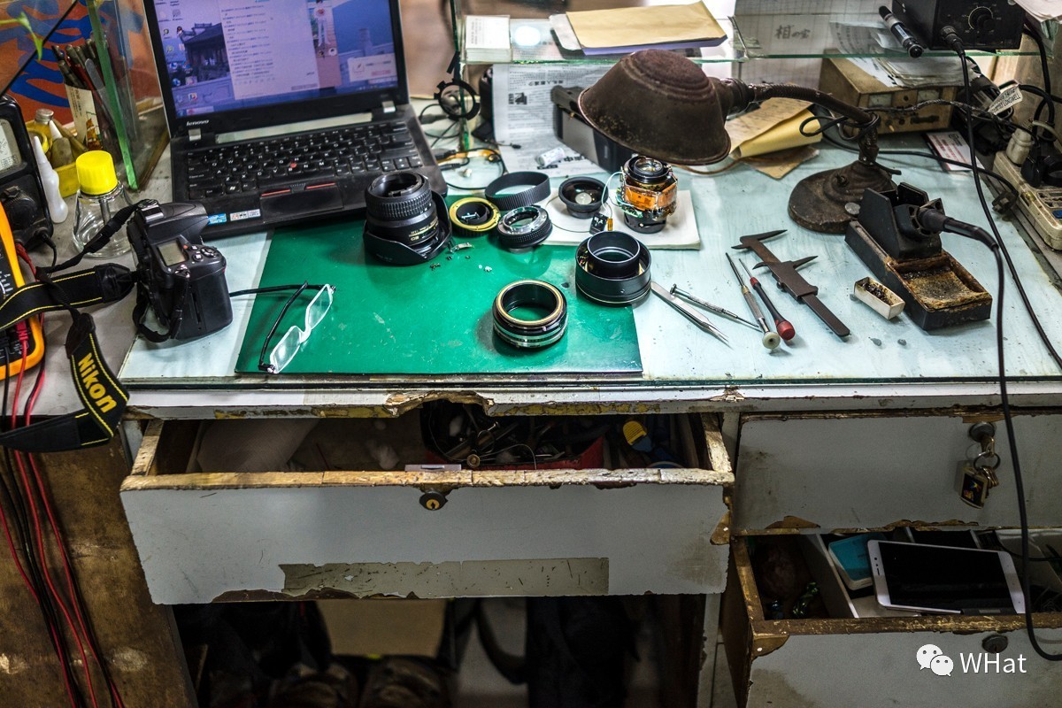 铜人像里藏着修相机的头牌师傅，33年的坚守积累千金不换的口碑