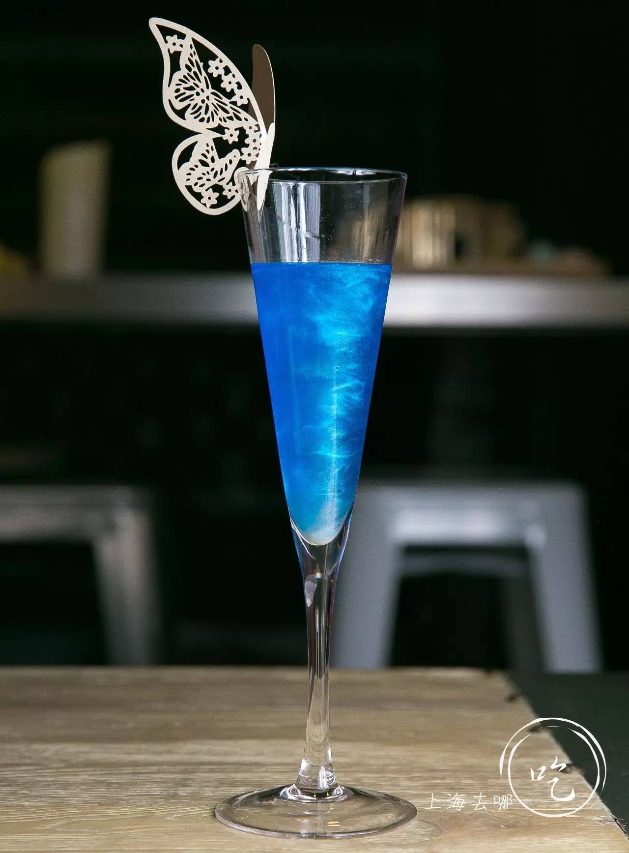 这家店靠一块INS美食博主的星空蛋糕,就把少女心秒成渣渣!涂红唇就打折,男生涂折更低!