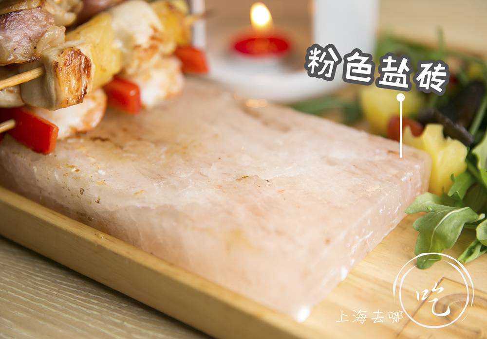 这家店靠一块INS美食博主的星空蛋糕,就把少女心秒成渣渣!涂红唇就打折,男生涂折更低!