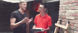 外国小鲜肉只花400元竟然租到了北京二环的房子，然而刚拿到房子的瞬间却差点哭了出来