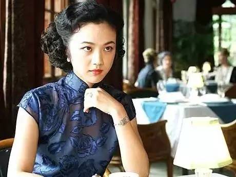 口红创意海报设计 (口红创意妆照片)