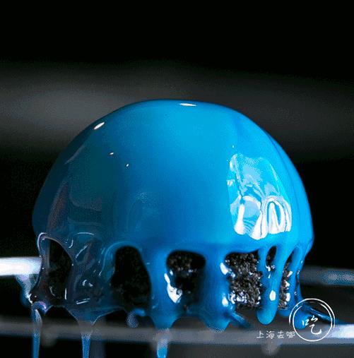 这家店靠一块INS美食博主的星空蛋糕,就把少女心秒成渣渣!涂红唇就打折,男生涂折更低!